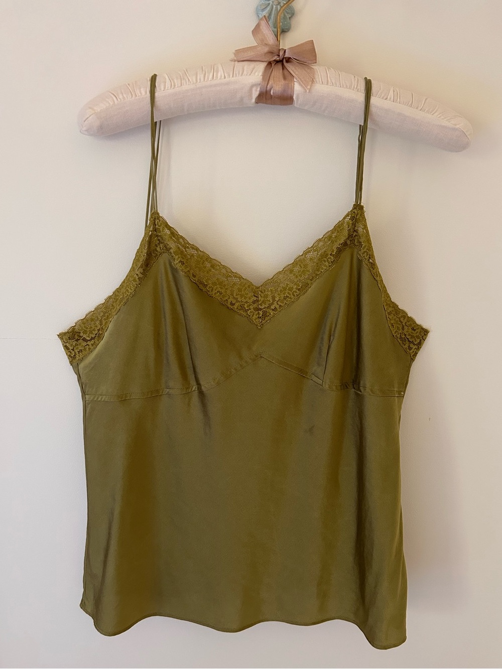 Talbots Petite Olive Green Silk Lace Cami
Size: 10
GUC (Small Stain) - Picture 2 of 16